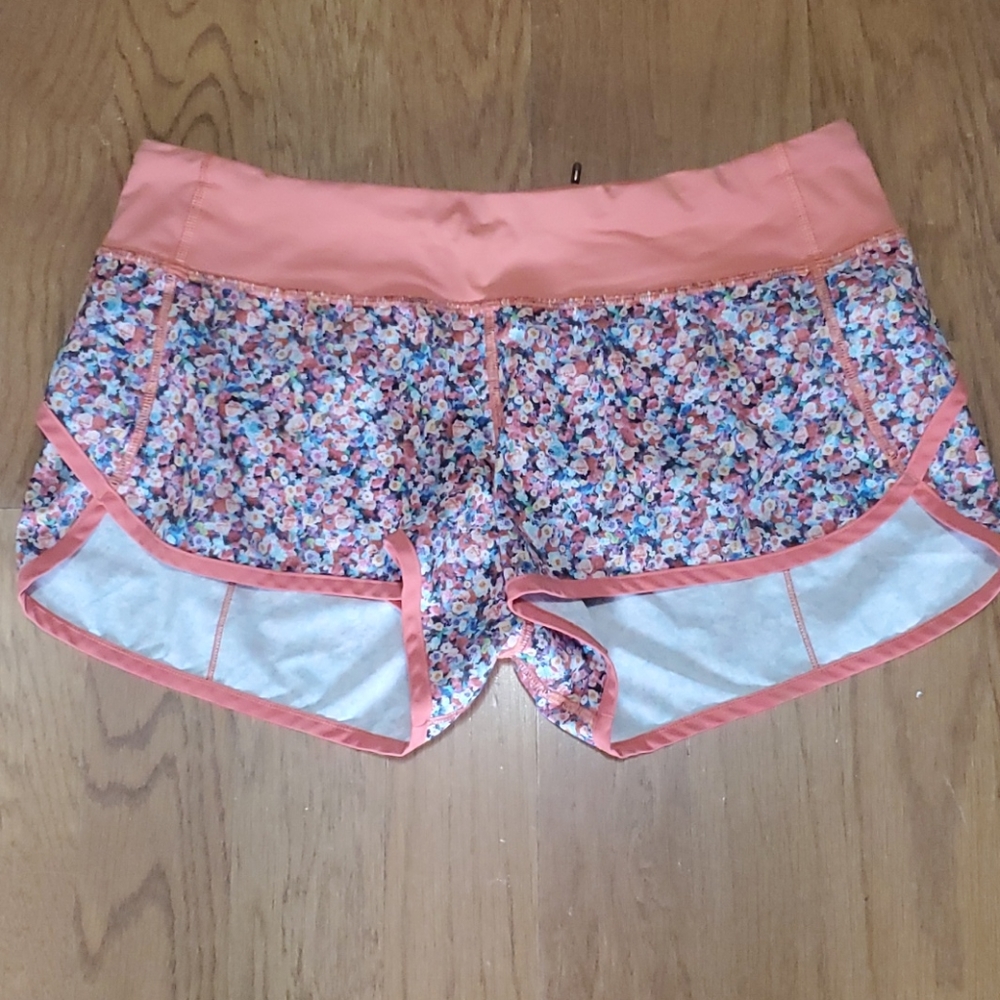 🍋Lululemon🍋 2in inseam shorts sz8